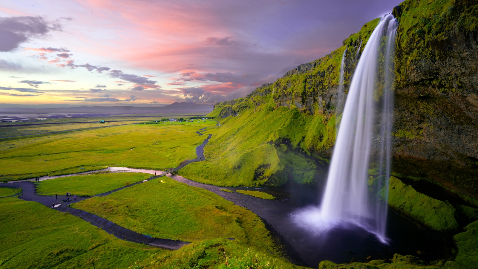 Europe’s Best Shoulder-Season Itineraries: Iceland, Greece, Portugal, and Scandinavia Compared